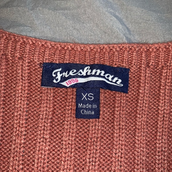 5/$25!!! Cute V Neck Tank - Picture 2 of 7